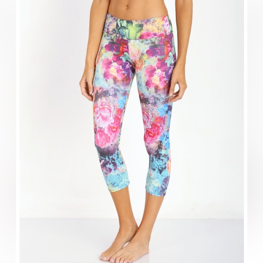 Onzie Capri Pant Hawaii